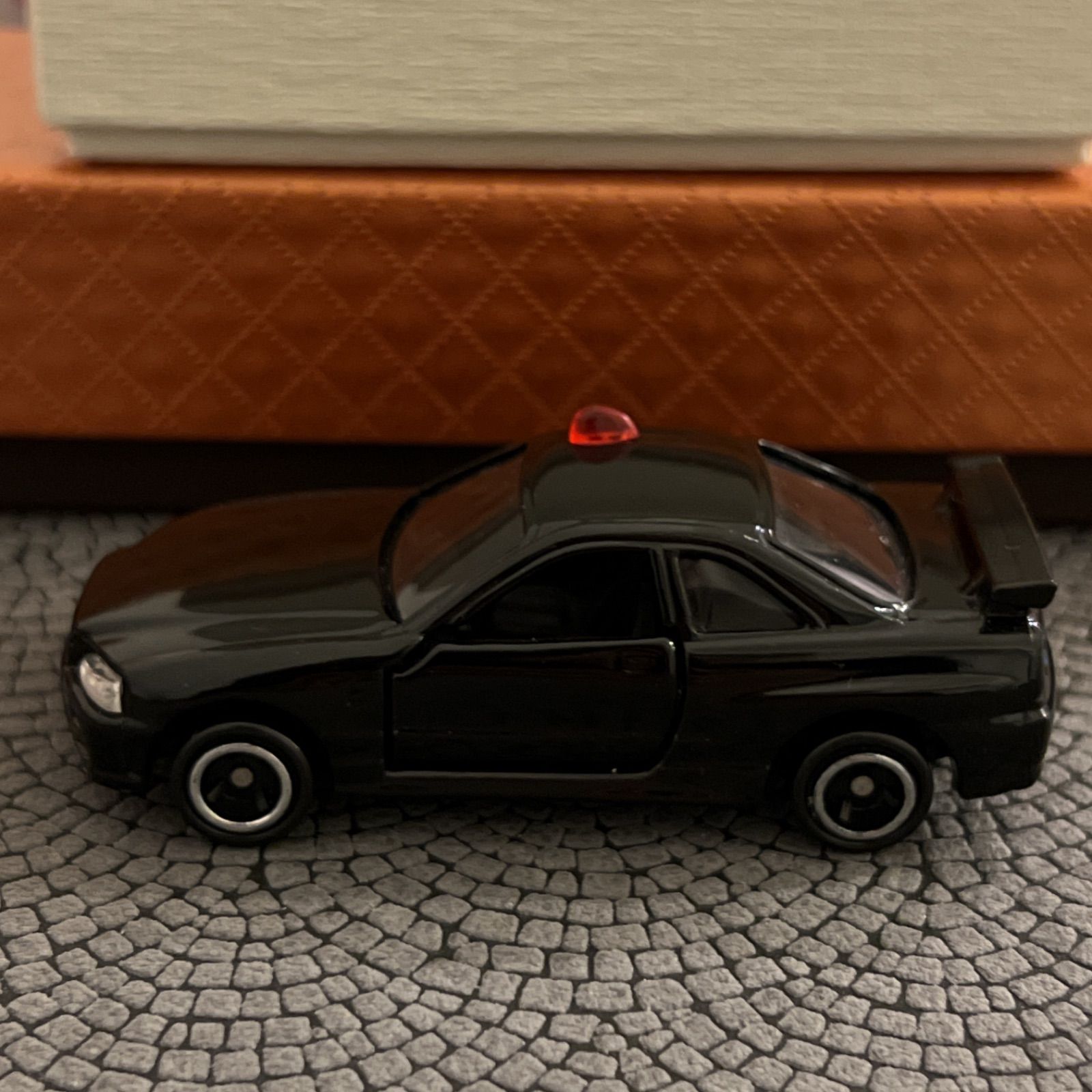 美品】トミカ R34 GT-R スカイライン 覆面パトカー アピタ