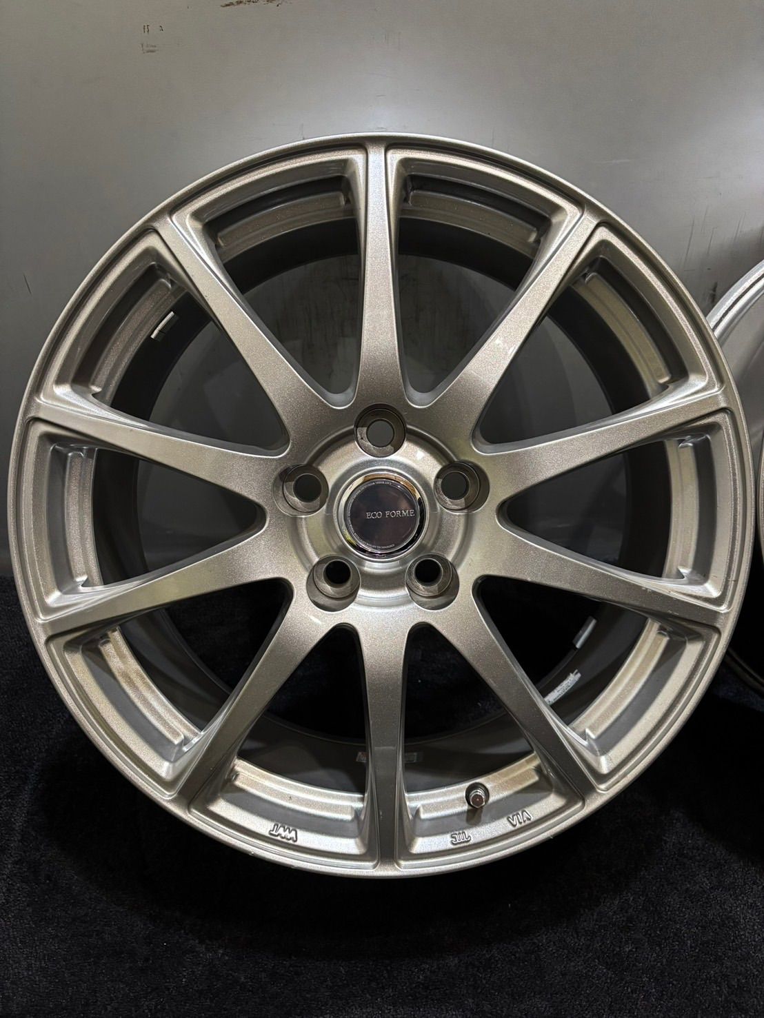 ECO FORME 18インチ 7.5J 42 114.3 5H アルミホイール 4本 アルファード ヴェルファイア ハリアー RAV4 2-K365