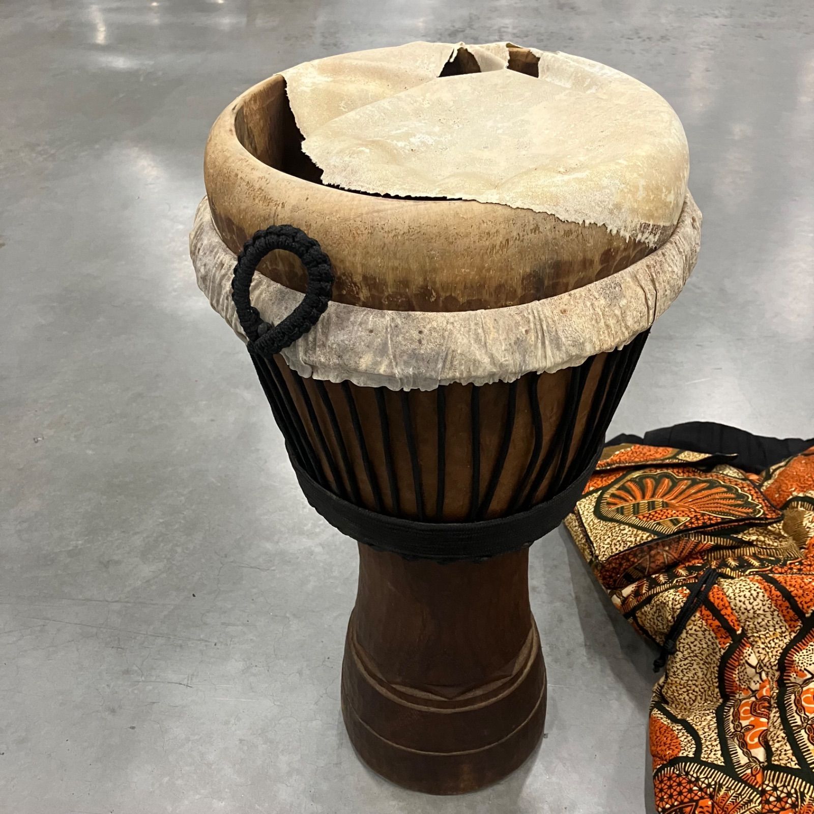 現状品】 カンバラ ジャンベ 民族楽器 打楽器 木製 太鼓 訳あり