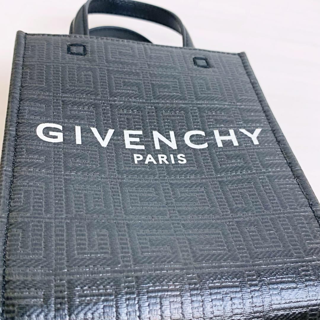 GIVENCHY