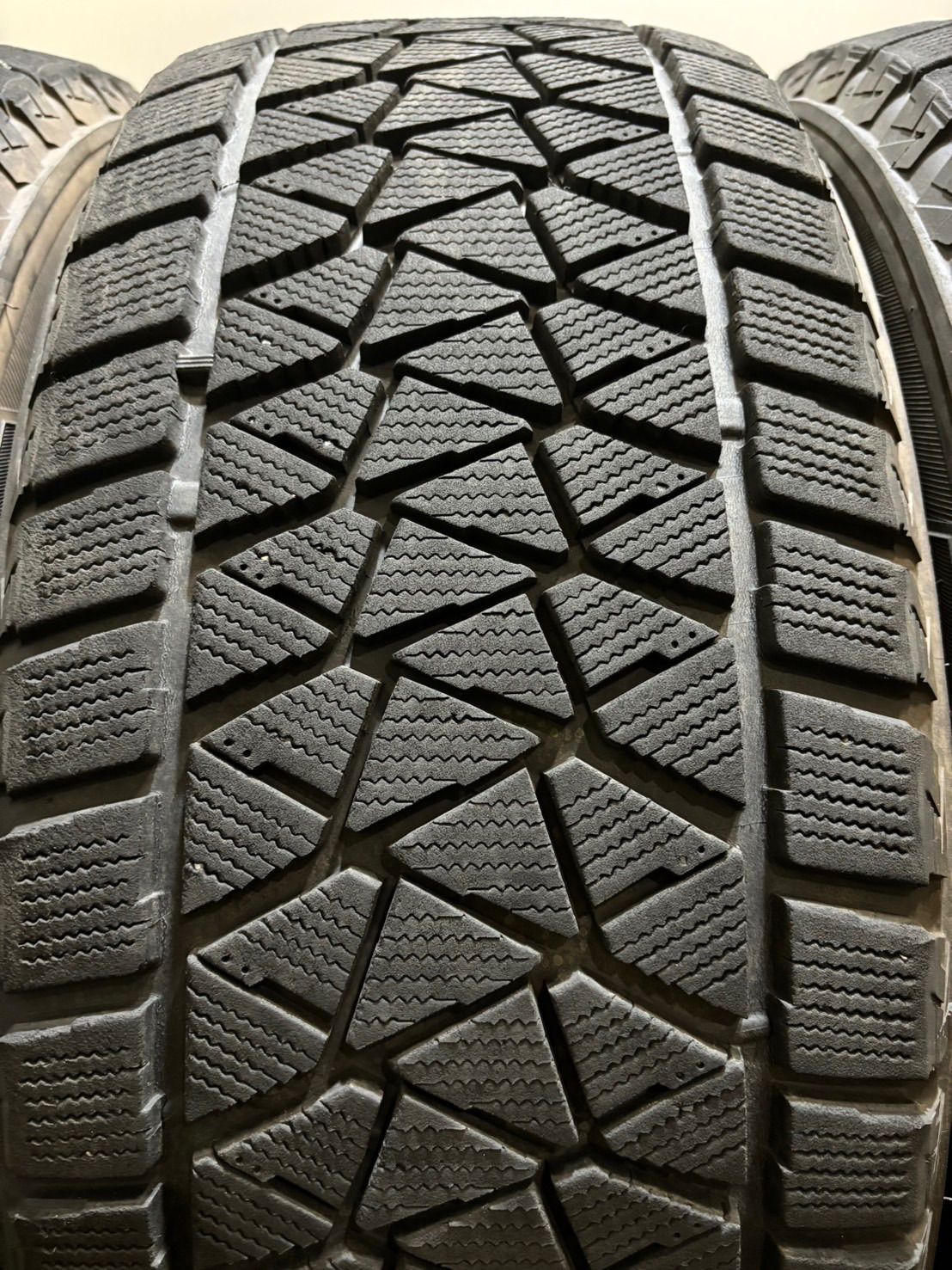 ★265/60R18 BRIDGESTONE/DM-V2 17年製 スタッドレス 4本 ブリヂストン ブリザック ランクル プラド ハイラックス Gクラス (南9-G184)