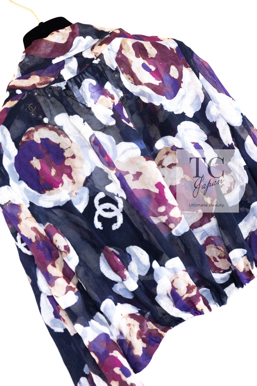 シャネル ブラウス CHANEL 美しい絵画 ネイビー カメリア柄 フラワー シルク100 美人見え ジャケット カーディガン 38 カメリア ブローチ付 シャネル ブラウス CHANEL 美しい絵画 ネイビー カメリア柄
