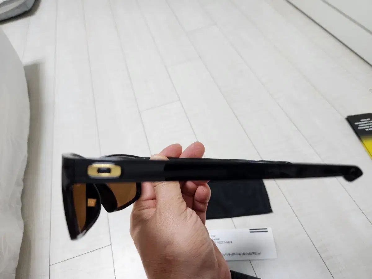 シルバーサングラスを販売しています