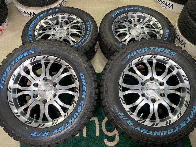 200系ハイエースに ホイール BADRUCKER X 16インチ 6.5J 35 PCD139.7-6H×オープンカントリーR|T 215|65R16C 109|107 ホワイトレター