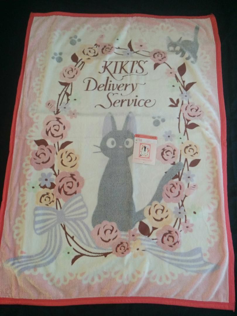 魔女の宅急便 ジジと花のリース ハーフ毛布　ボア毛布　防寒保温　完売品 ハーフ毛布 魔女の宅急便 ジジ 花とカゴ ハーフ