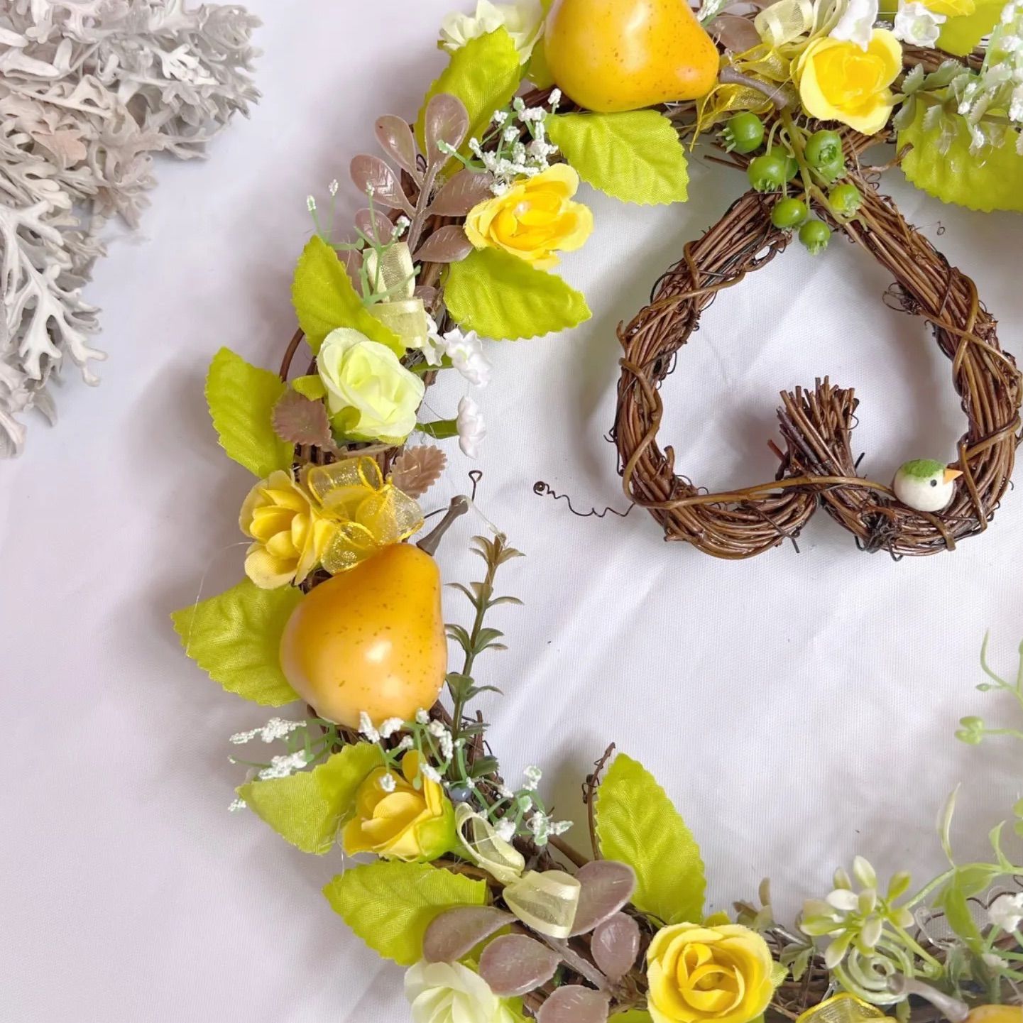 白木目・濃茶木目縁背景アクリル表札＊4辺45度斜めカット鏡面仕上げ