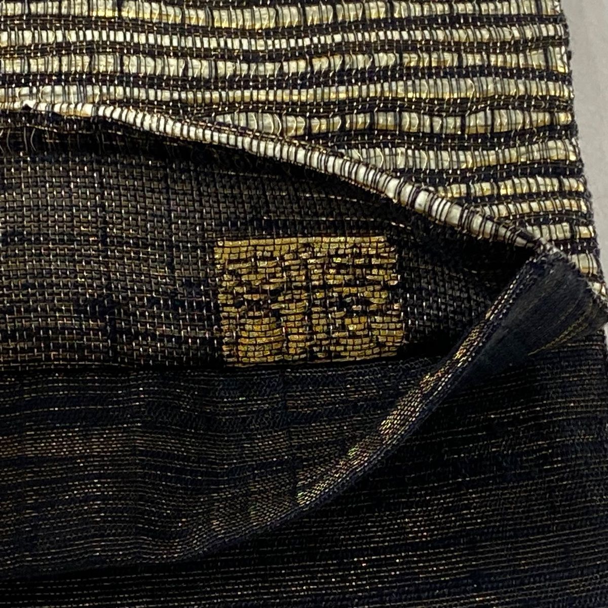 袋帯 美品 逸品 落款あり 幾何学模様 箔 黒 お太鼓柄 正絹 中古 袋帯