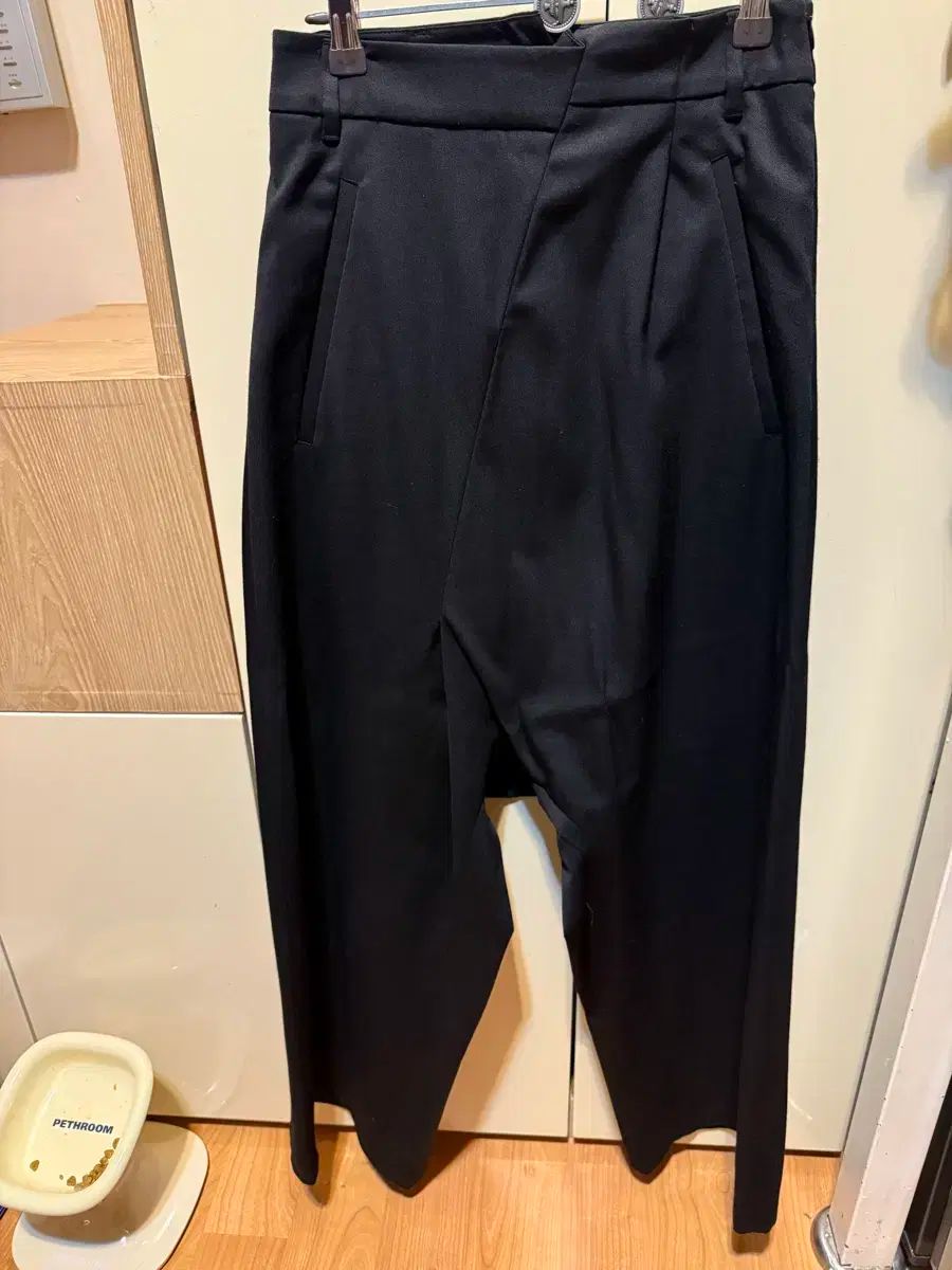 MM6 アシメントリー ルー パンツ