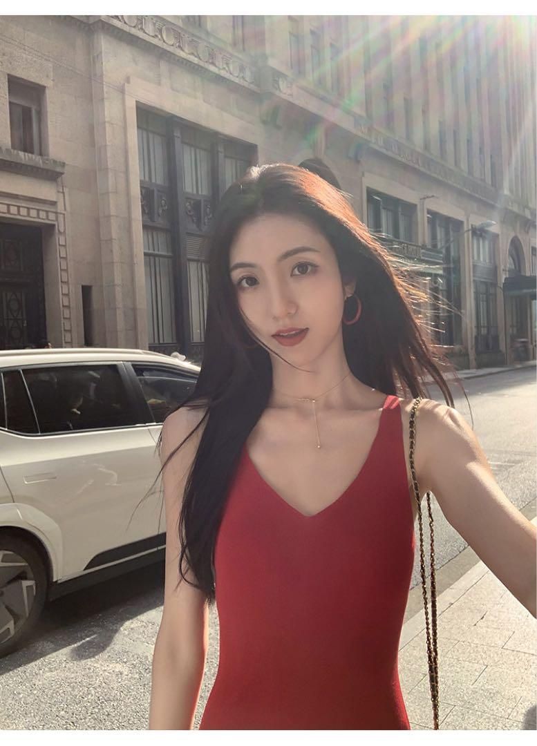 春のお出かけに ノースリーブタイトロングワンピース