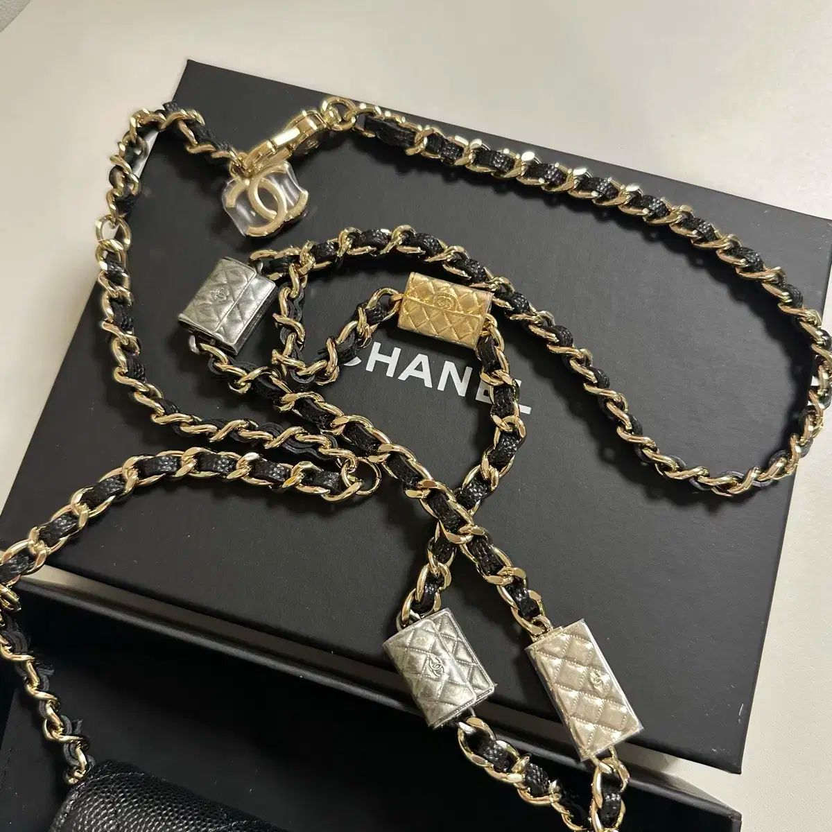 NEW シャネル キャビア チャーム ベルトバッグ DECORATOM_COM_BR