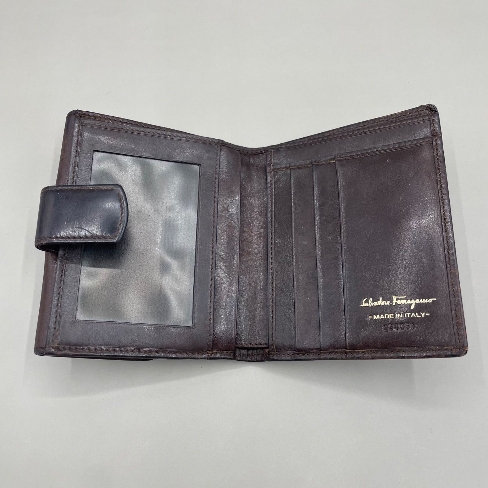 良品 Salvatore Ferragamo サルヴァトーレフェラガモ 二つ折り財布