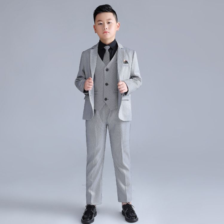 150サイズ　男の子フォーマルスーツ5点セット　グレー　長袖子供用スーツ　キッズ 150サイズ 男の子 フォーマルスーツ5点セット キッズ 子供服