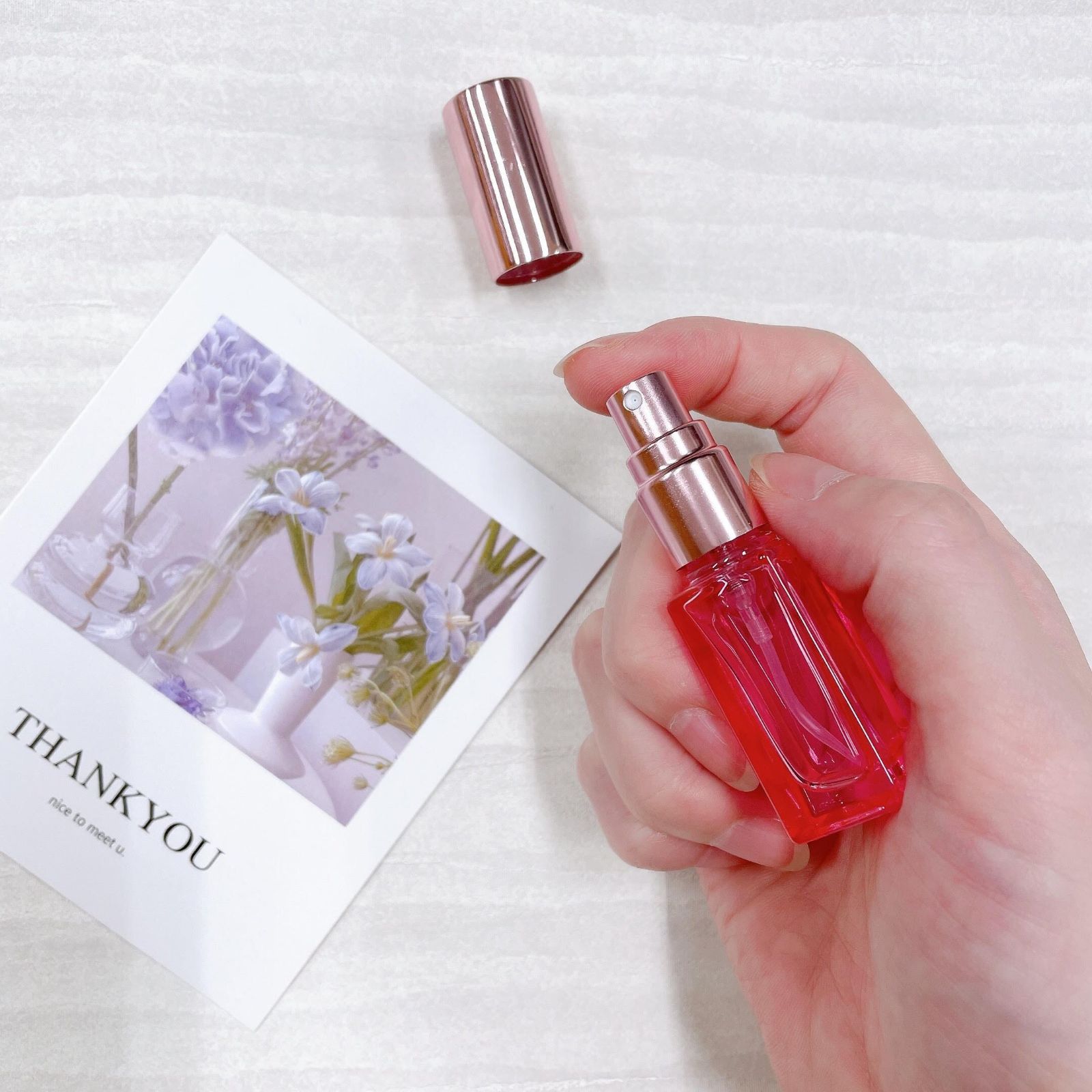 【スクエア型 スプレー 容器】4ml クリアピンク メタリック ピンク キャップ ガラス 細長 シンプル 遮光 アルコール 消毒 除菌 ボトル エタノール 霧吹き 携帯 詰替容器 旅行 持ち運び ミスト 手指消毒 コスメ 化粧水 かわいい