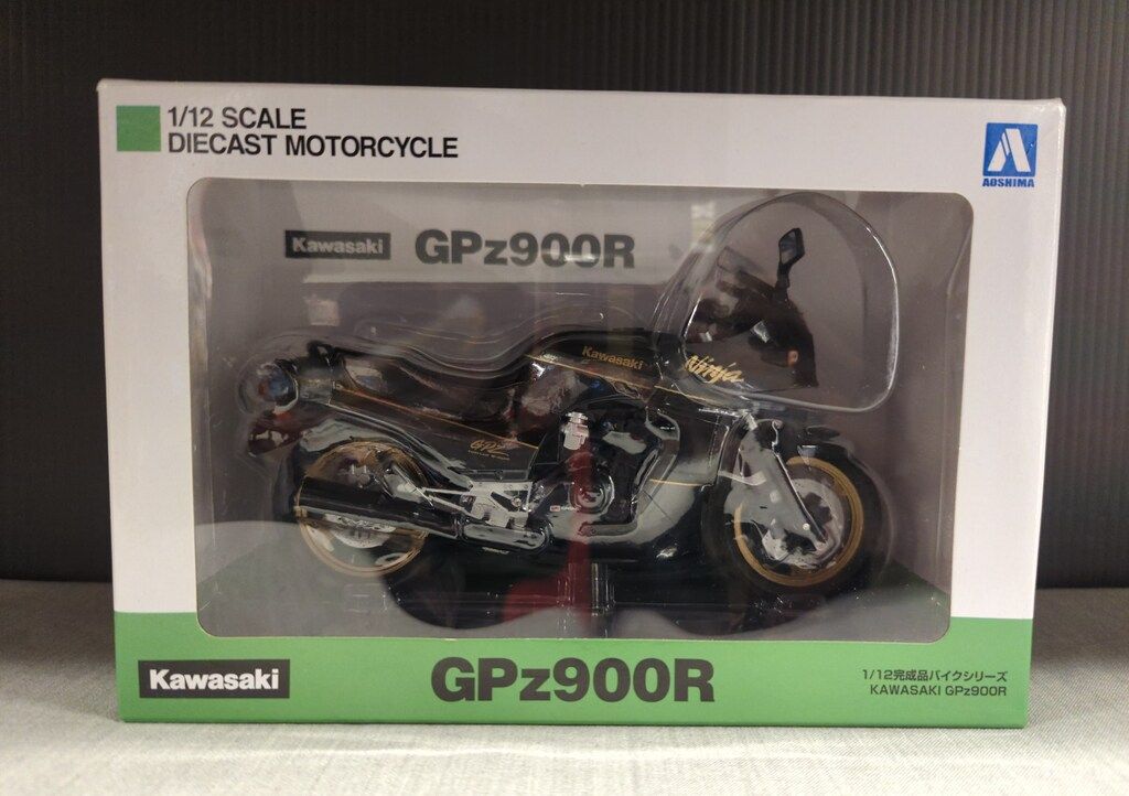 アオシマ 1/12完成品バイクシリーズ KAWASAKI GPz900R(黒/金