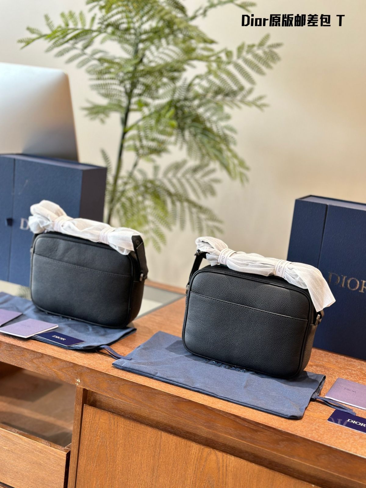 【並行輸入品】Dior メッセンジャーバッグ メンズ 今日特価】Dior Men's Messenger Bag ディオール メンズ