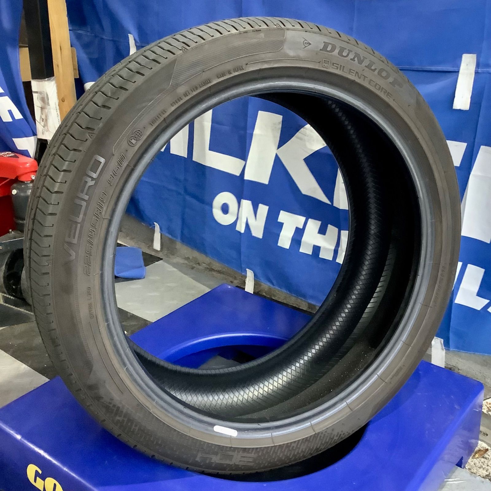 中古　ダンロップ　ビューロ　225/45R19 ダンロップ VEURO VE304 225/45R19 96W XL オークション比較