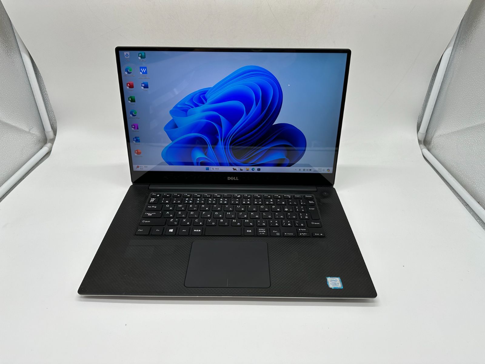 DELL XPS15 9560 美品 付属品豊富（商談中】DELL XPS 15 9560