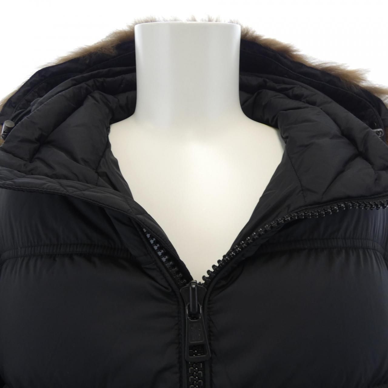 MONCLER MARQUE