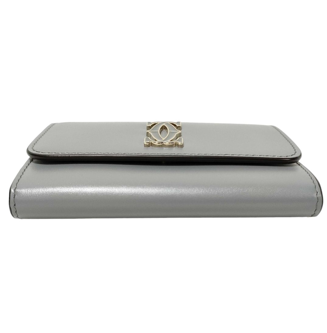 Cartier ドゥーブルC ドゥ カルティエ グレー カーフスキン エナメルフィニッシュ DOUBLE C DE CARTIER MINI  WALLET ドゥーブルC ドゥ カルティエ ミニウォレット 二つ折り畳み財布 人気ブランド - メルカリ