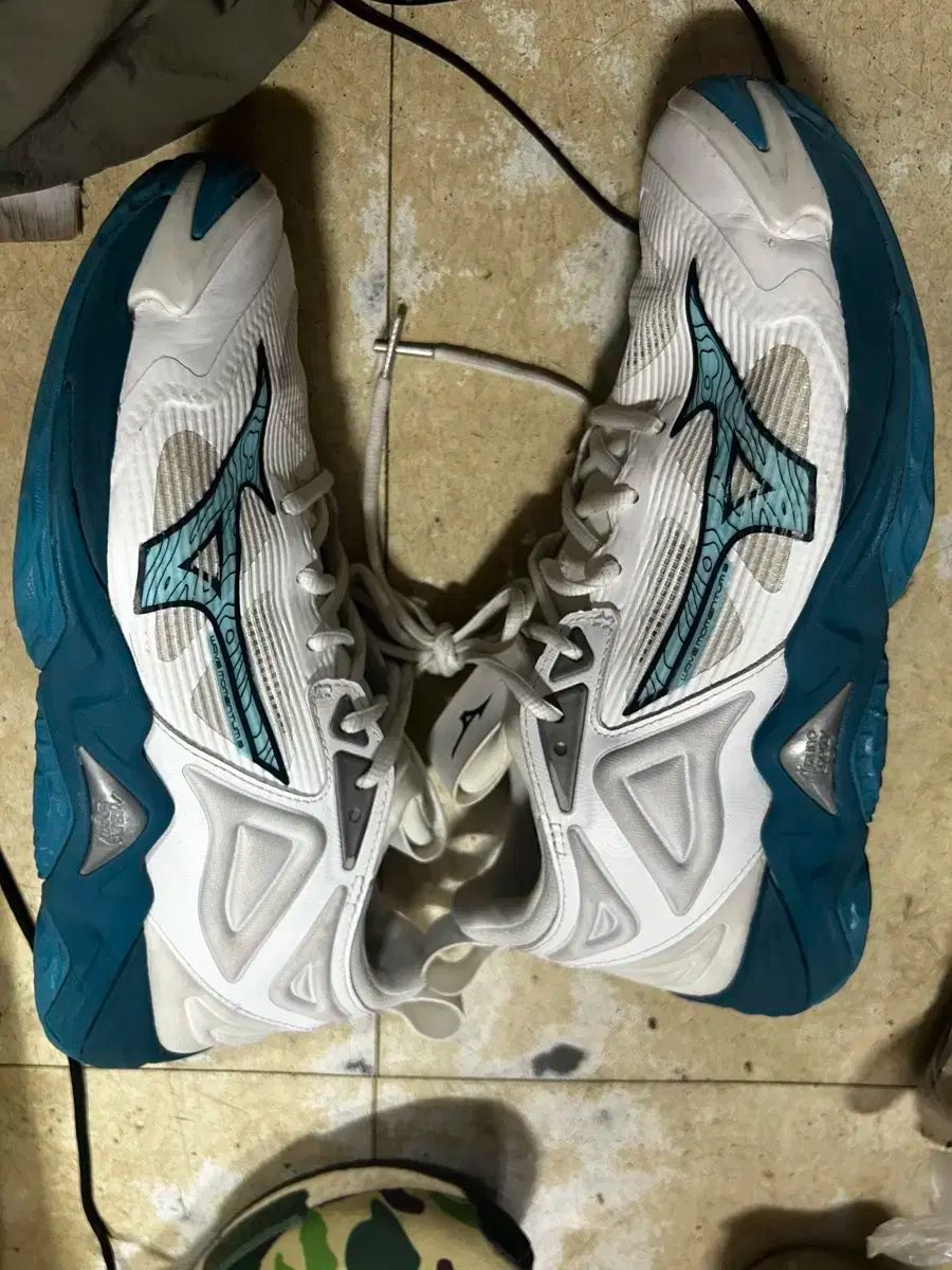 mizuno ミズノ ウェーブ 勢い 3 エネルギー 室内 スニーカー 255cm バドミントンシューズ