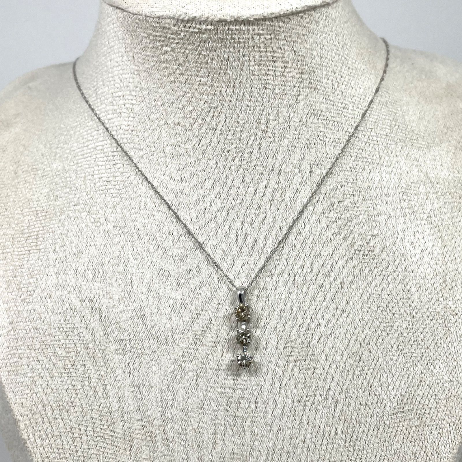 ダイヤ ネックレス K18WGプラチナ 3石 ダイヤモンド D0.50ct - メルカリ