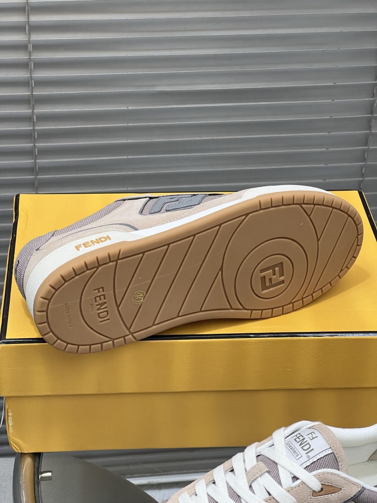 FENDI フェンディ カジュアルシューズ スニーカー01 - メルカリ