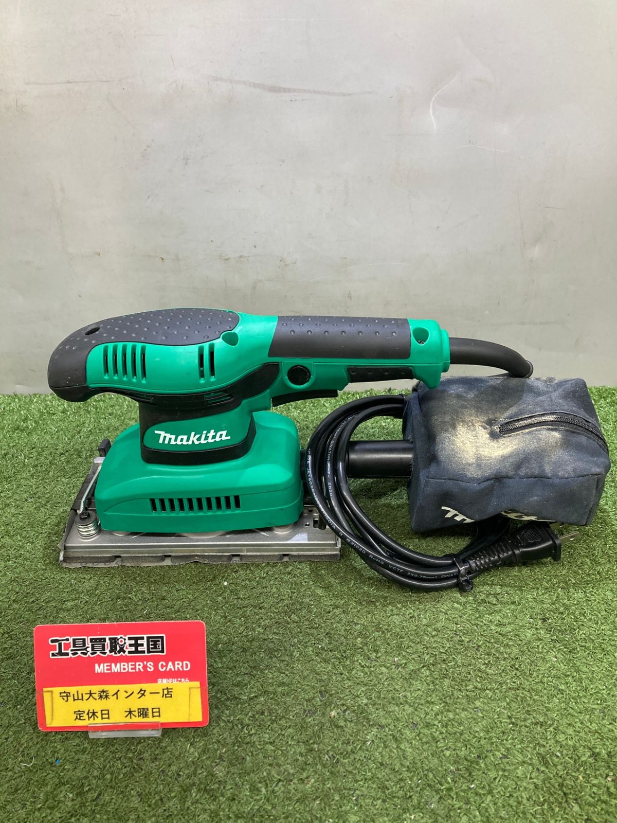 中古 マキタ/makita 仕上げサンダ M931 ペーパー 93×228mm サンディングペーパ付き 自己集じん機能付き 代引き可♪ マキタ(Makita) 仕上げサンダ M931 中古品0921☆makita(マキタ