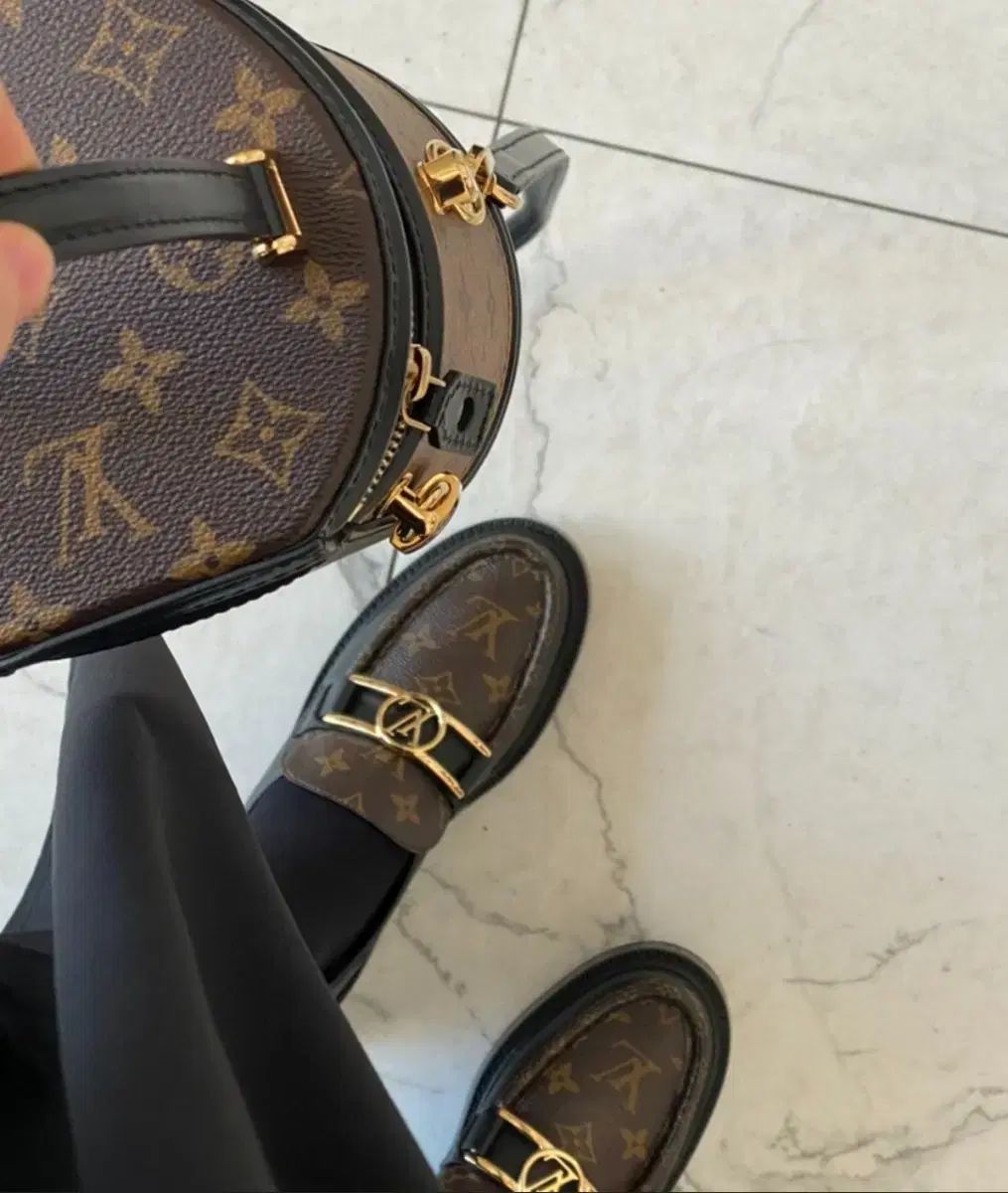 Louis Vuitton ルイヴィトン アカデミー ローファー 36 225 230