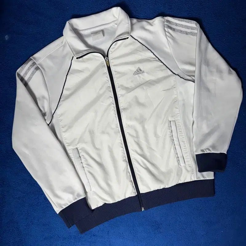 お得な情報満載 3本線 ラメ adidas(アディダス) 白 メルカリ - ) 100 ( ジップアップ ウォーキング・ランニングウェア
