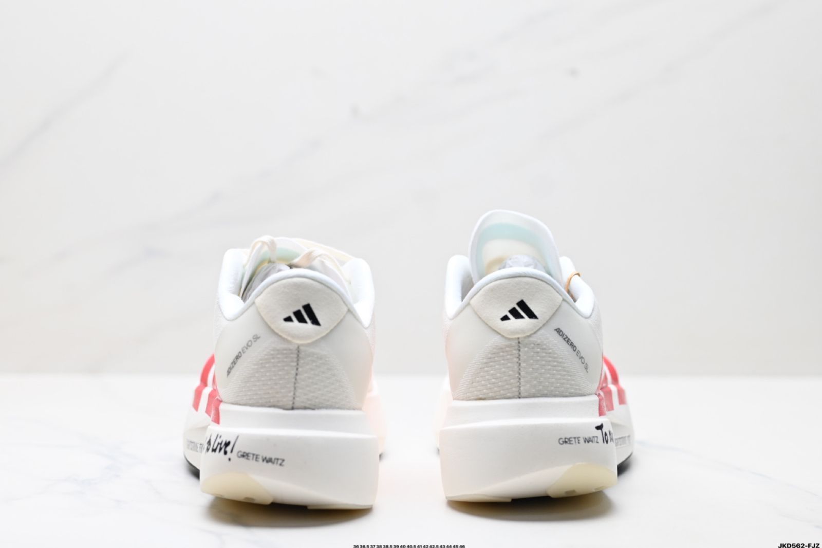 アディダス Adidas Adizero Evo SL は快適でマルチマッチ可能で、滑り