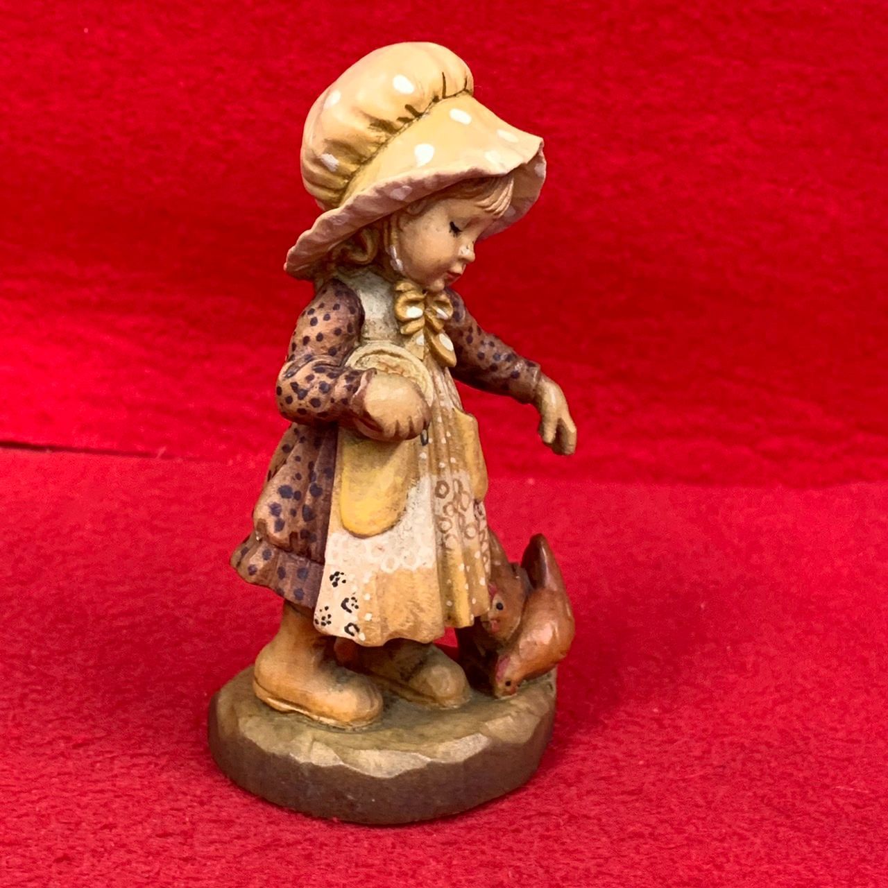 鶏のエサやり　アンリ　ANRI　サラケイ　木彫り人形　イタリア　２４ｃｍ　限定品 アンリ人形 木彫り サラケイ Feeding the chicken 10cm Anri イタリア