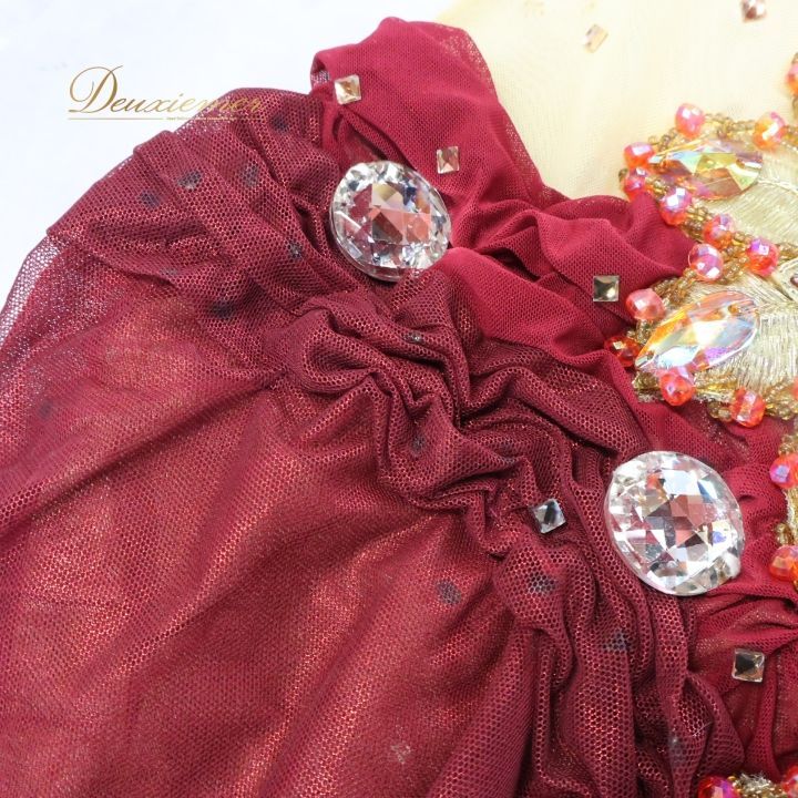 豪華ドレス スリット付き