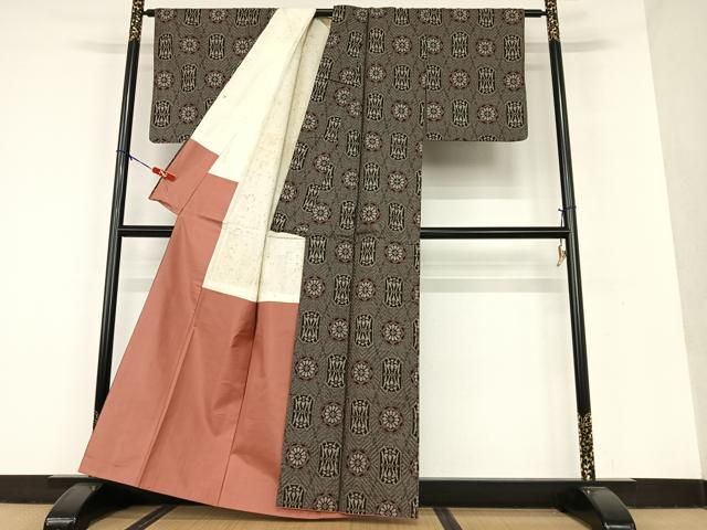 平和屋着物●本場大島紬　龍郷絣　舞葉文　正絹　逸品　AAAU8441zg 平和屋着物○本場大島紬 龍郷絣 舞葉文 正絹 逸品 AAAU8441zg