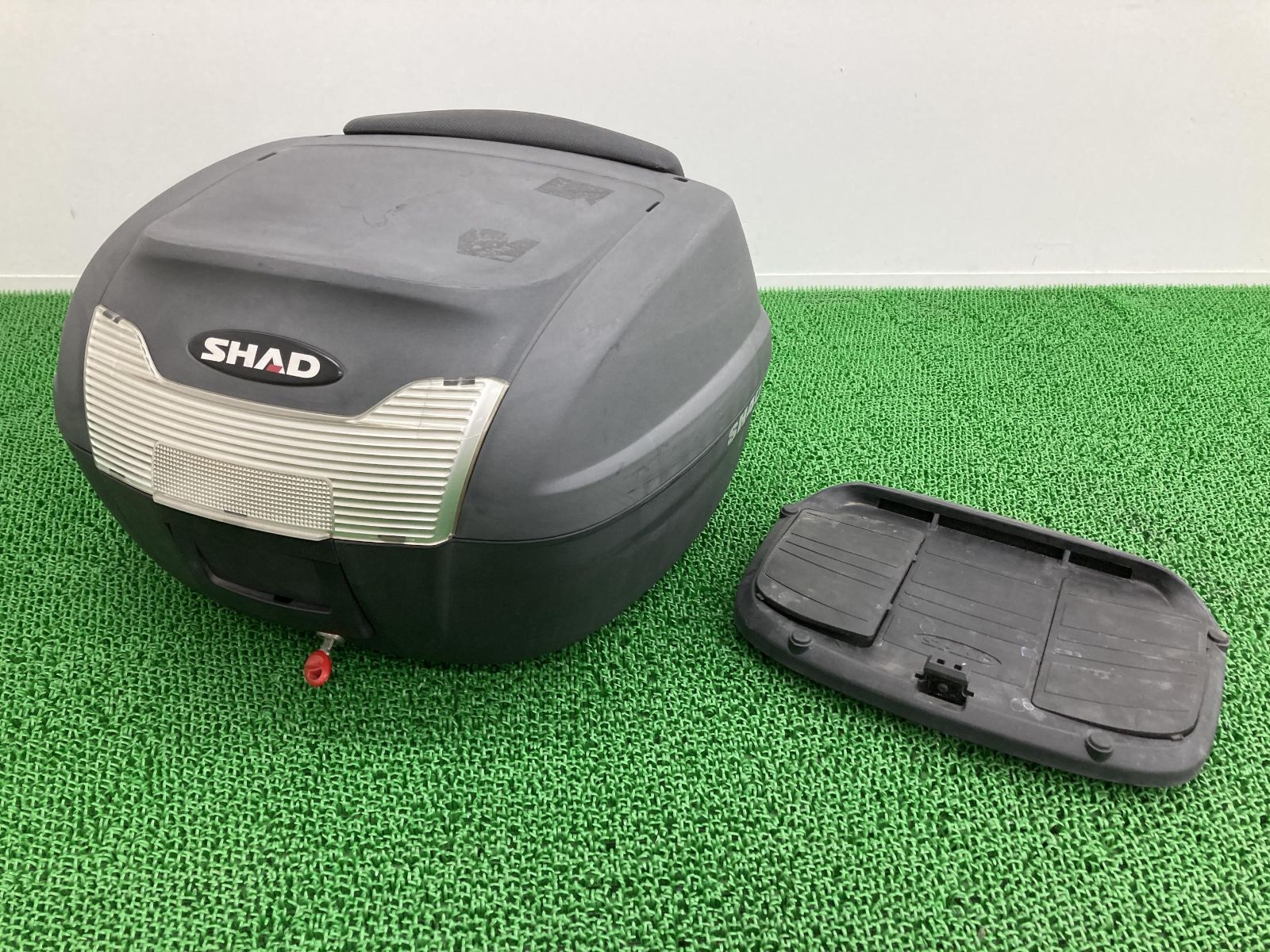 SHAD製 トップケース 社外 中古 バイク 部品 SH40 リアボックス テール 