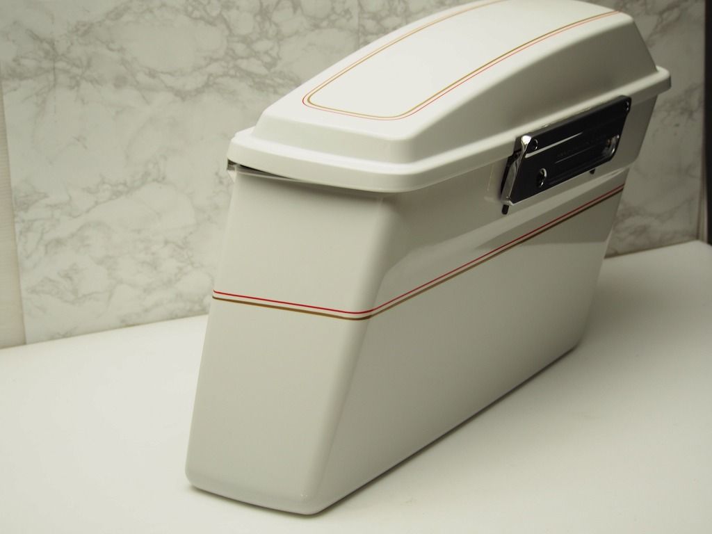 ハーレー FLHTCU SHRINE 2007 サドルバッグ 右 ASSY 90898-06CCP ARCTIC WHITE