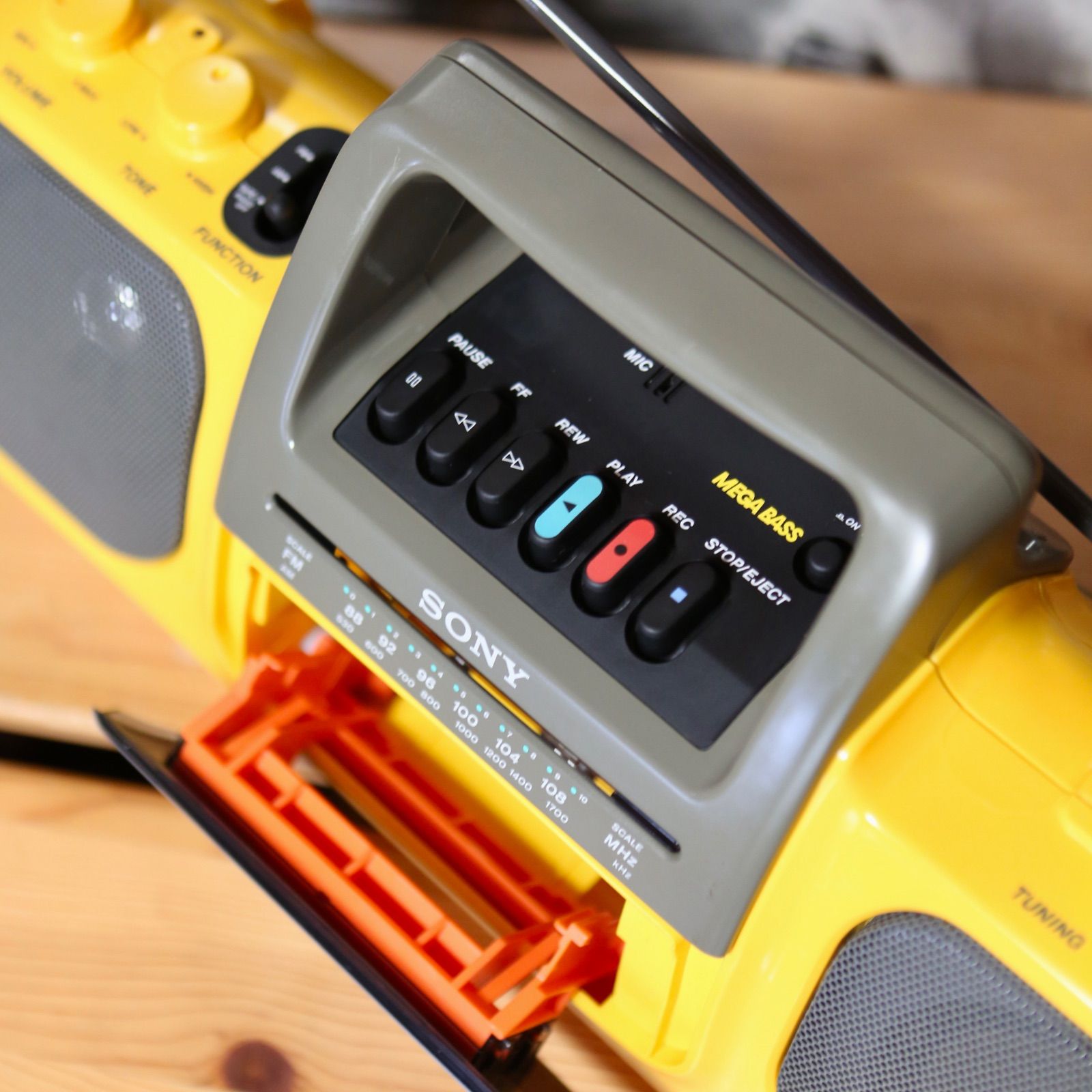 SONY SPORTS CFS-904 メガベース搭載 赤ロゴ世代 ラジカセ ソニー