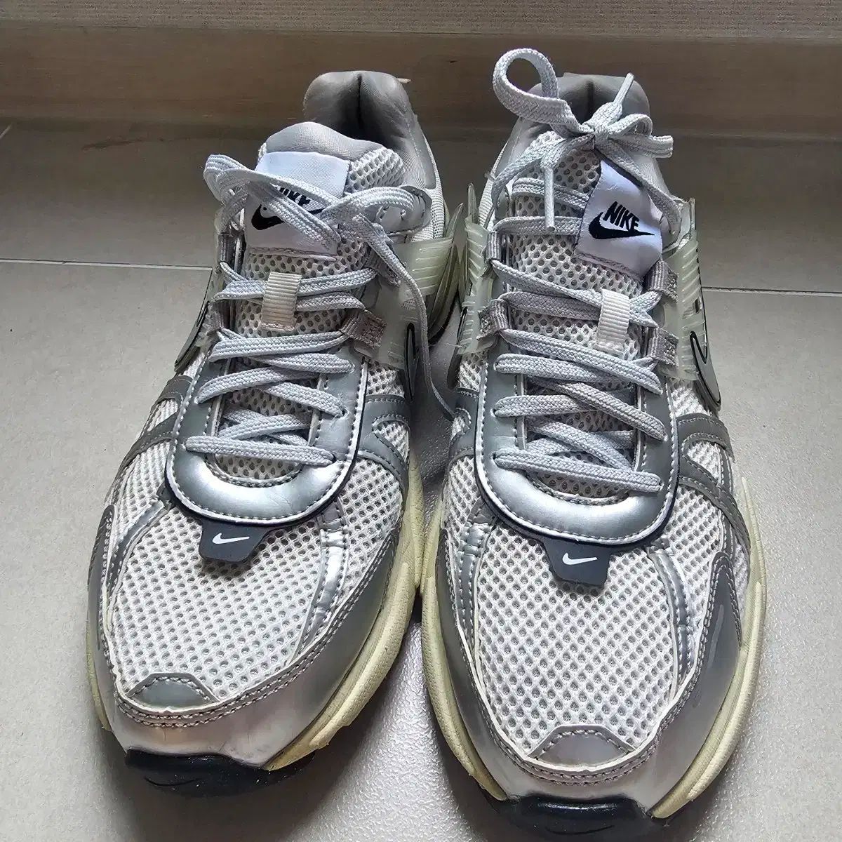 V2K サミットを実行 白 シルバー 275