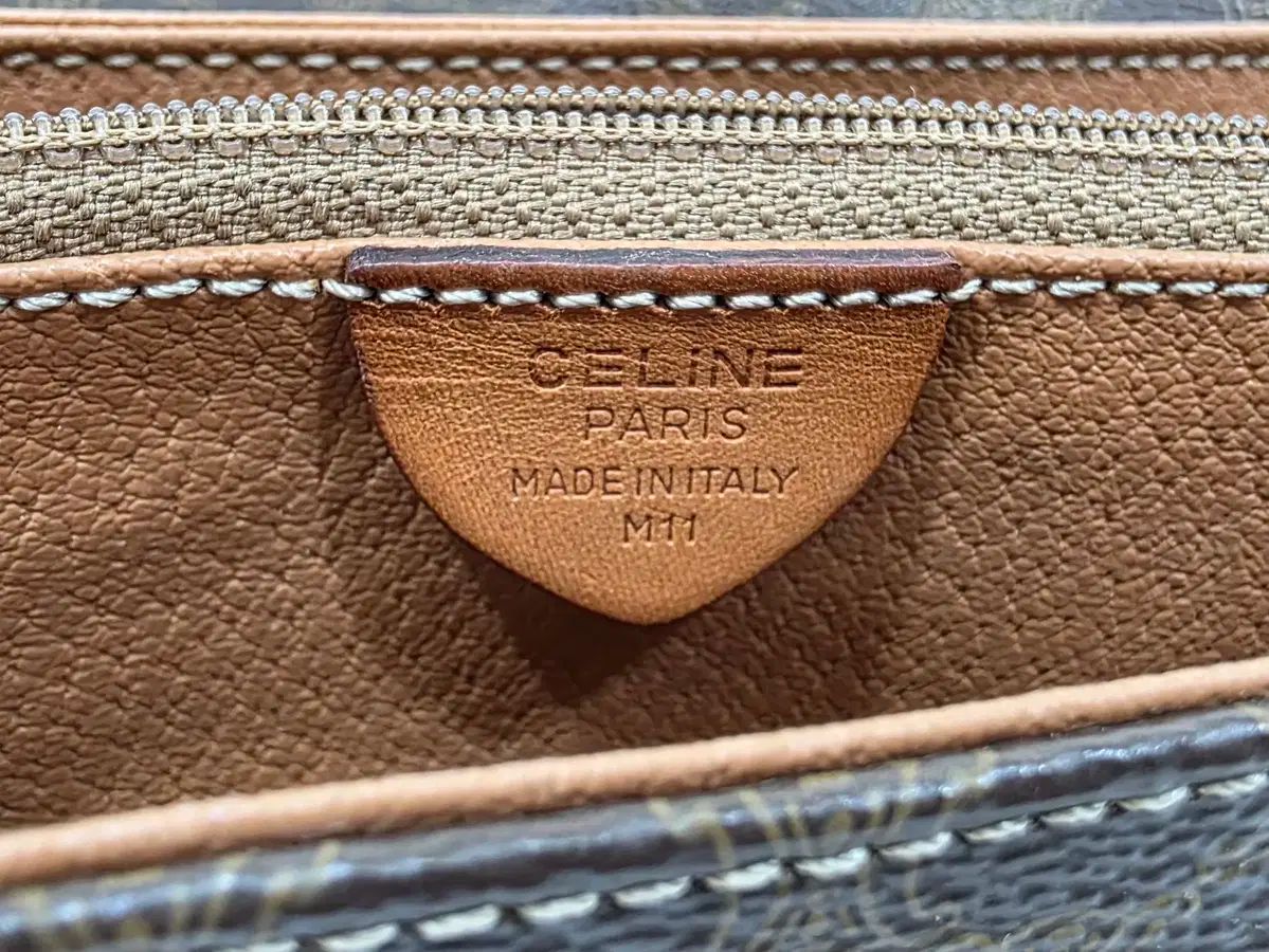 マカダム クロスボディバッグ