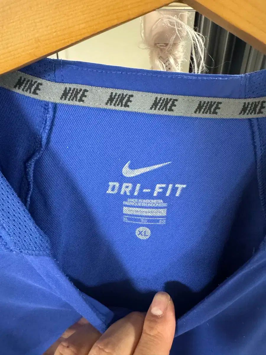 NIKE