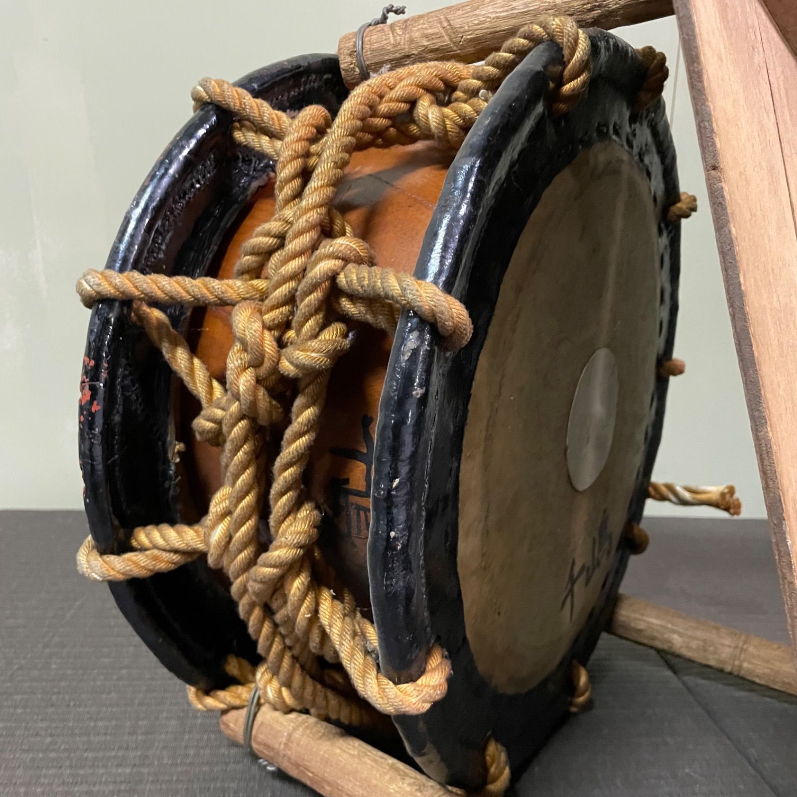 和楽器 台座付き