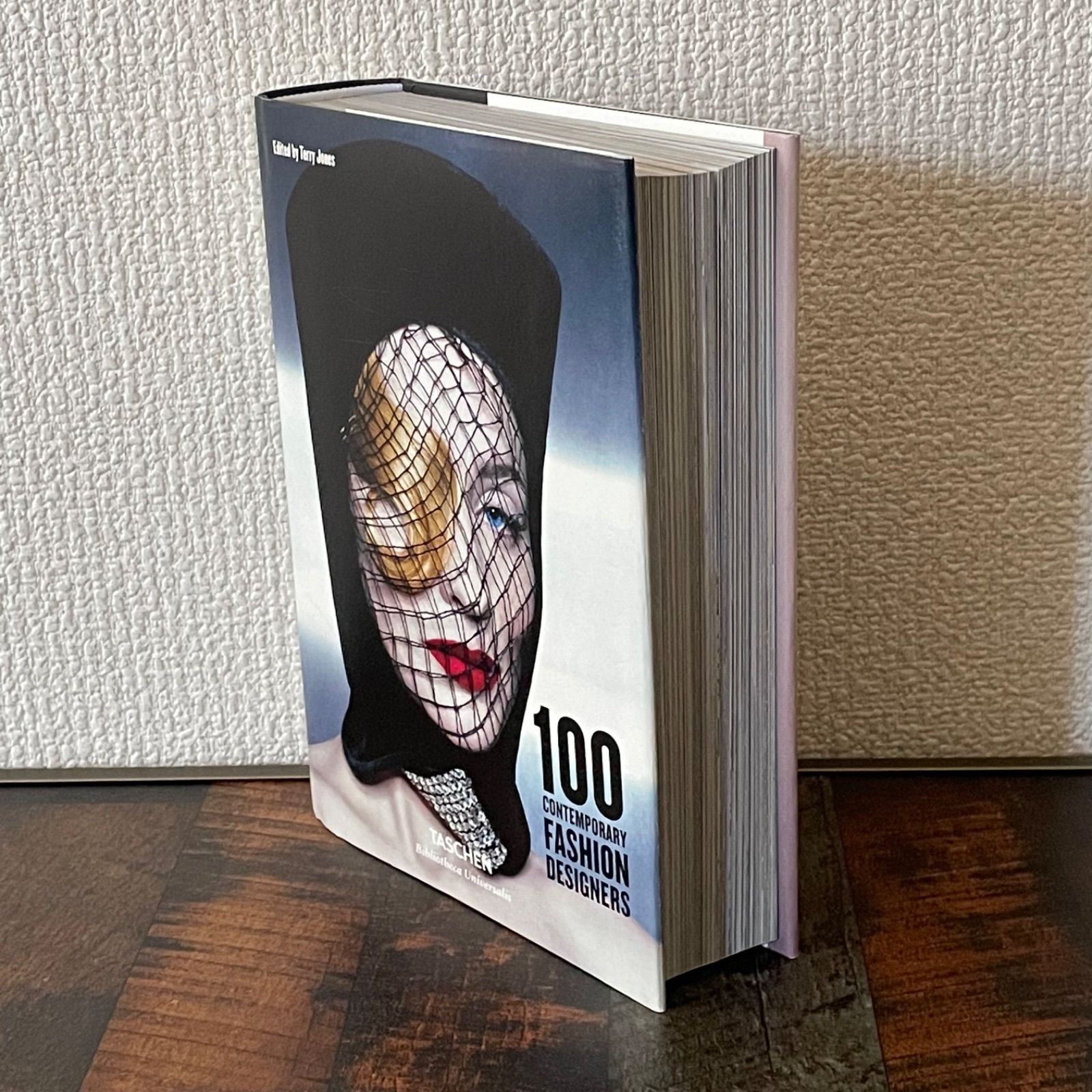 100 Contemporary Fashion Designers 洋書 100 Contemporary Fashion Designers (Bibliotheca Universalis