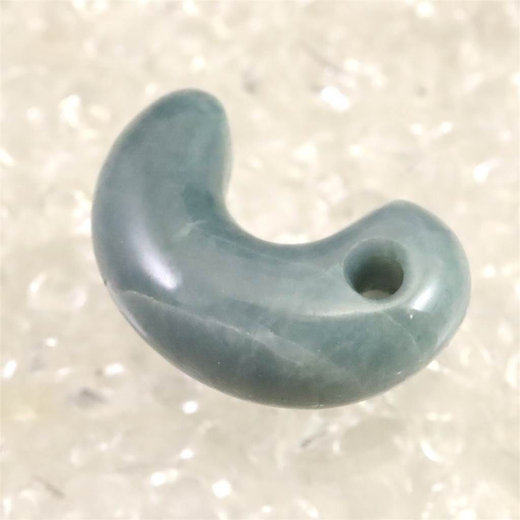 糸魚川翡翠‼️小滝産地‼️勾玉‼️極上品‼️本物の威厳‼️大変に美しい絶品‼️別格品‼️ Amazon.co.jp: 糸魚川翡翠 勾玉 置物 小滝産 80mm (theory xyz