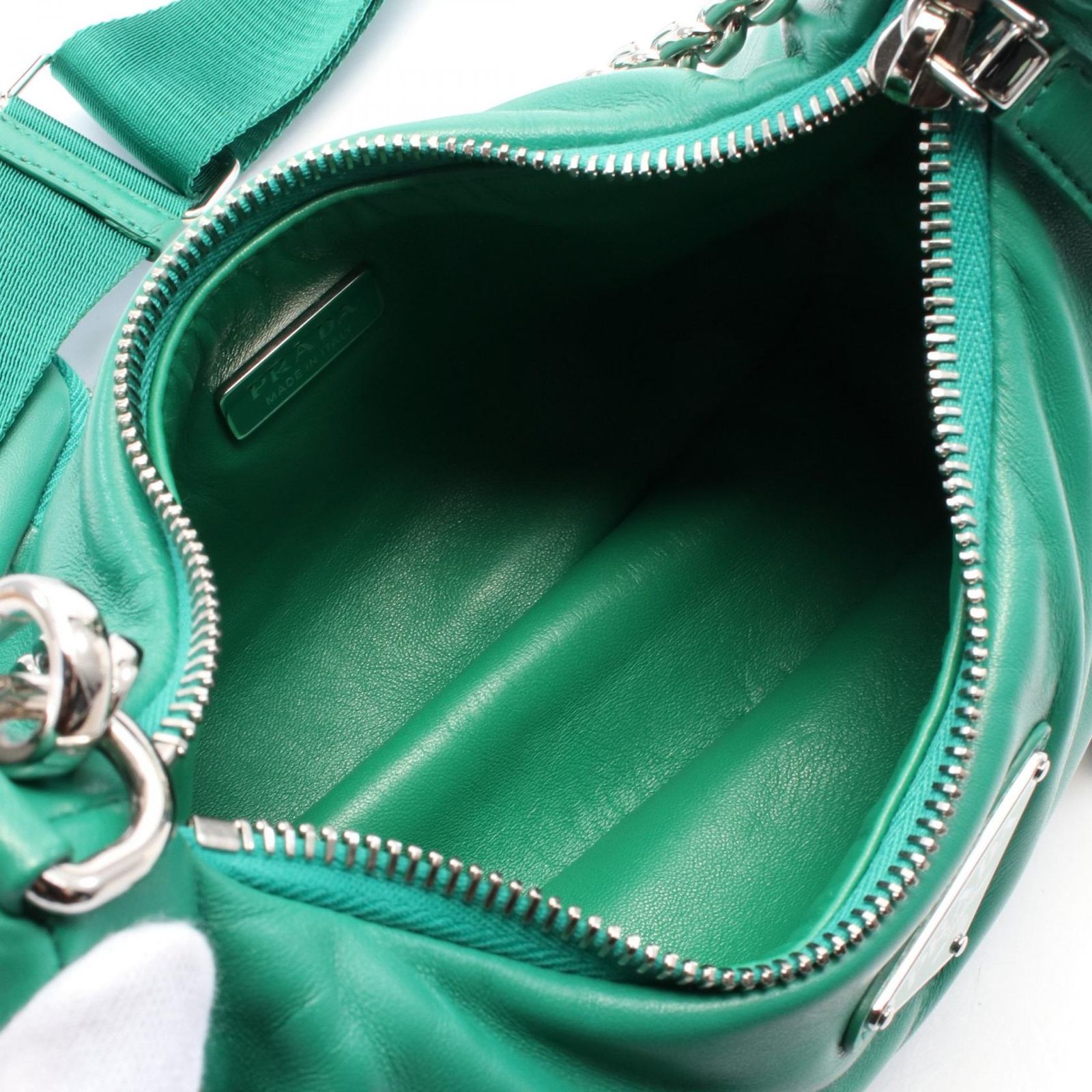 プラダ PRADA ショルダーバッグ Re-Edition 2006 エンブロイ