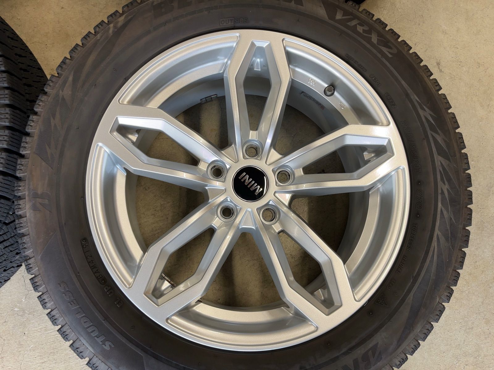 【MINI純正】17インチホイール×スタッドレスタイヤ4本セット MINI 純正ホイール17インチスタッドレス4本セット