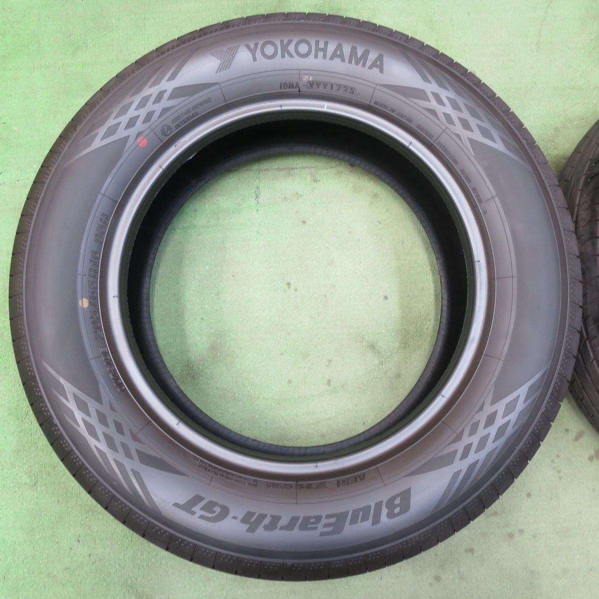 ほぼ新車外し！25年☆205/65R16 ヨコハマ BluEarth-GT AE51