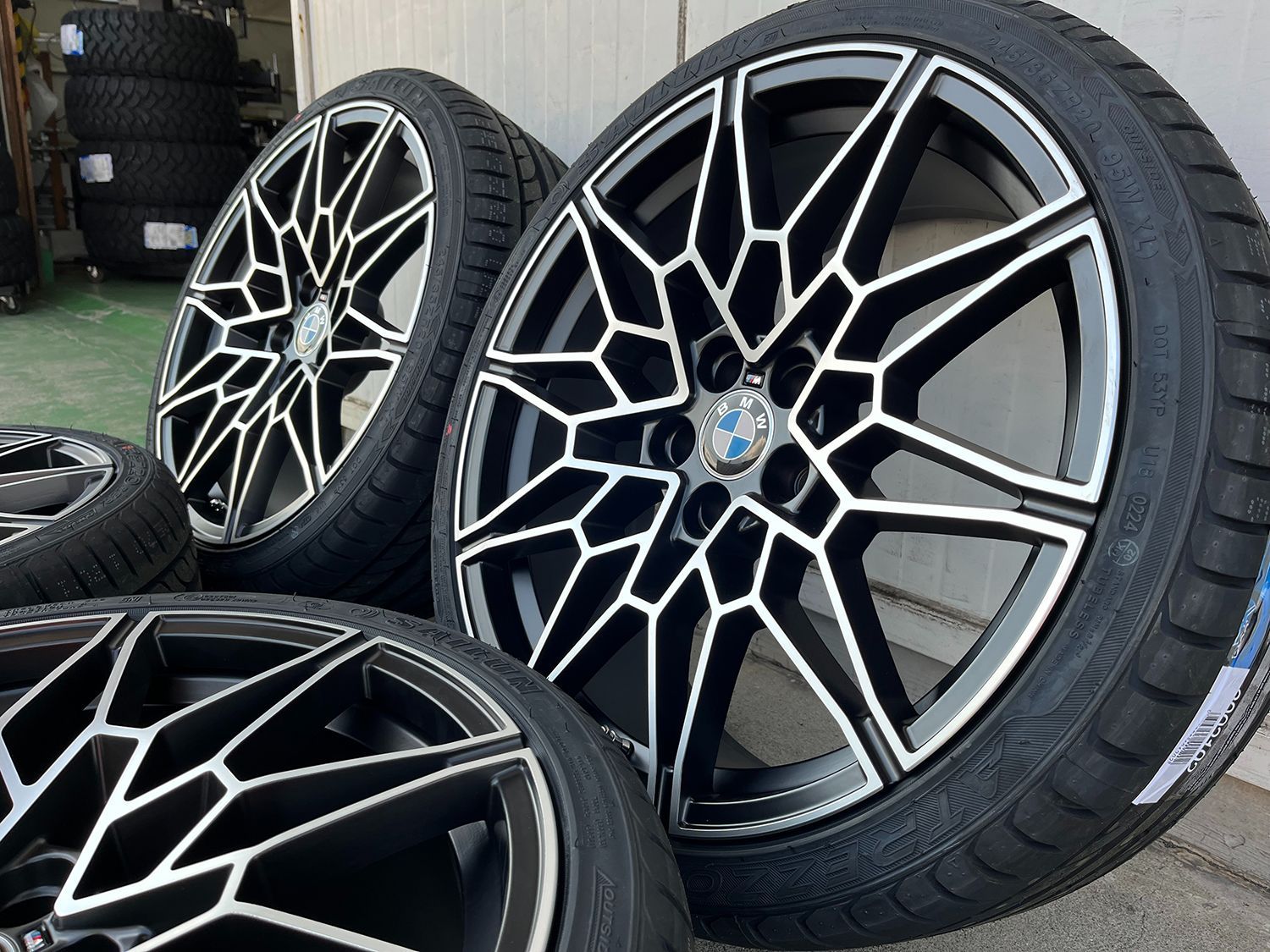 BMW 275/30R20-97Y 純正の美しいBMWタイヤ20インチセットです BMW 275/30R20-97Y 純正の美しいBMWタイヤ20インチセットです