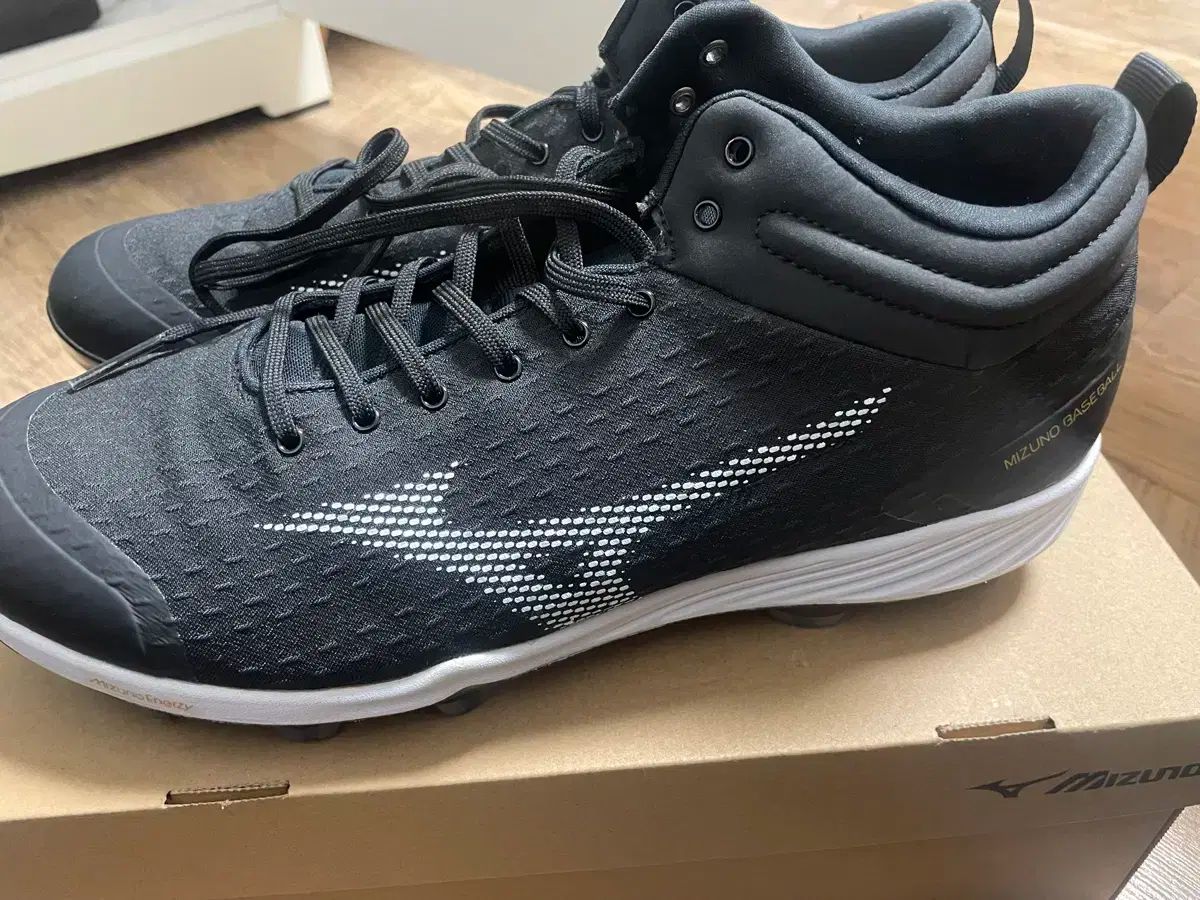 mizuno(ミズノ) ドミナント 4 TPU MID ポイント化 300 野球シューズ