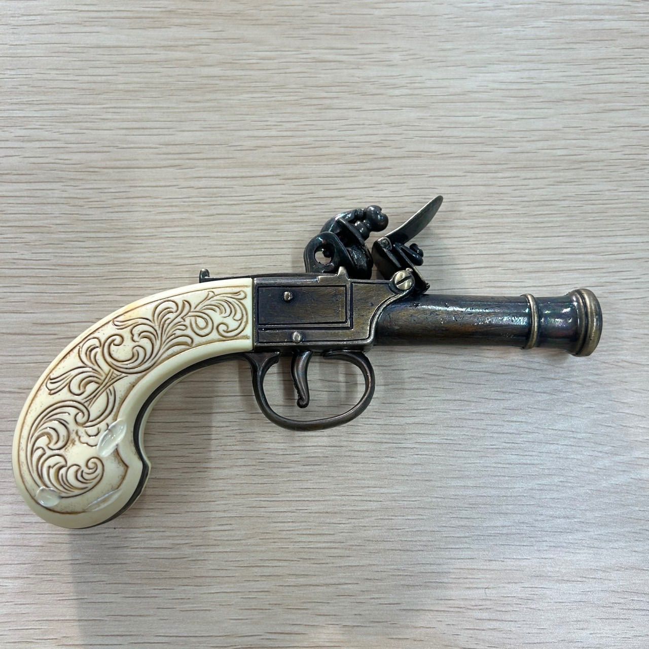 レプリカ 古式銃 モデルガン ピストル 銃 アンティーク 装飾銃 2点 レプリカ 古式銃 モデルガン ピストル 銃 アンティーク 装飾銃 2点