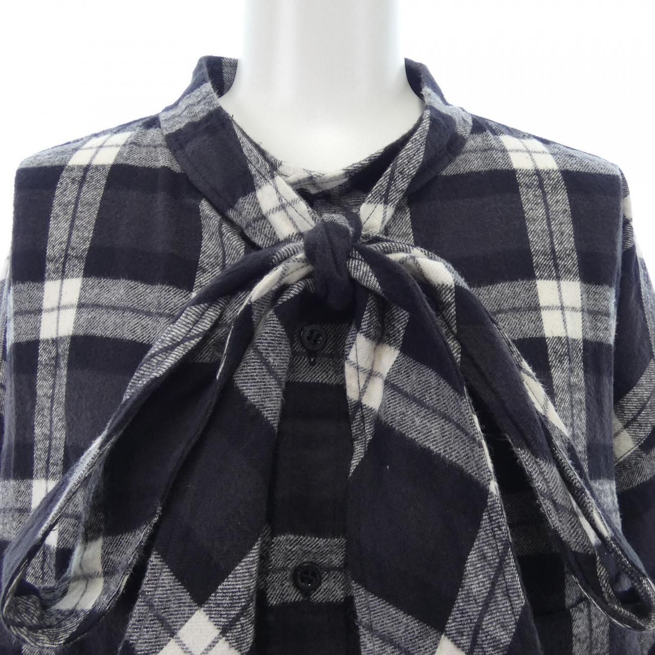 新作もいち早くお手元に！ バレンシアガ BALENCIAGA 520497 TAM03 シャツ