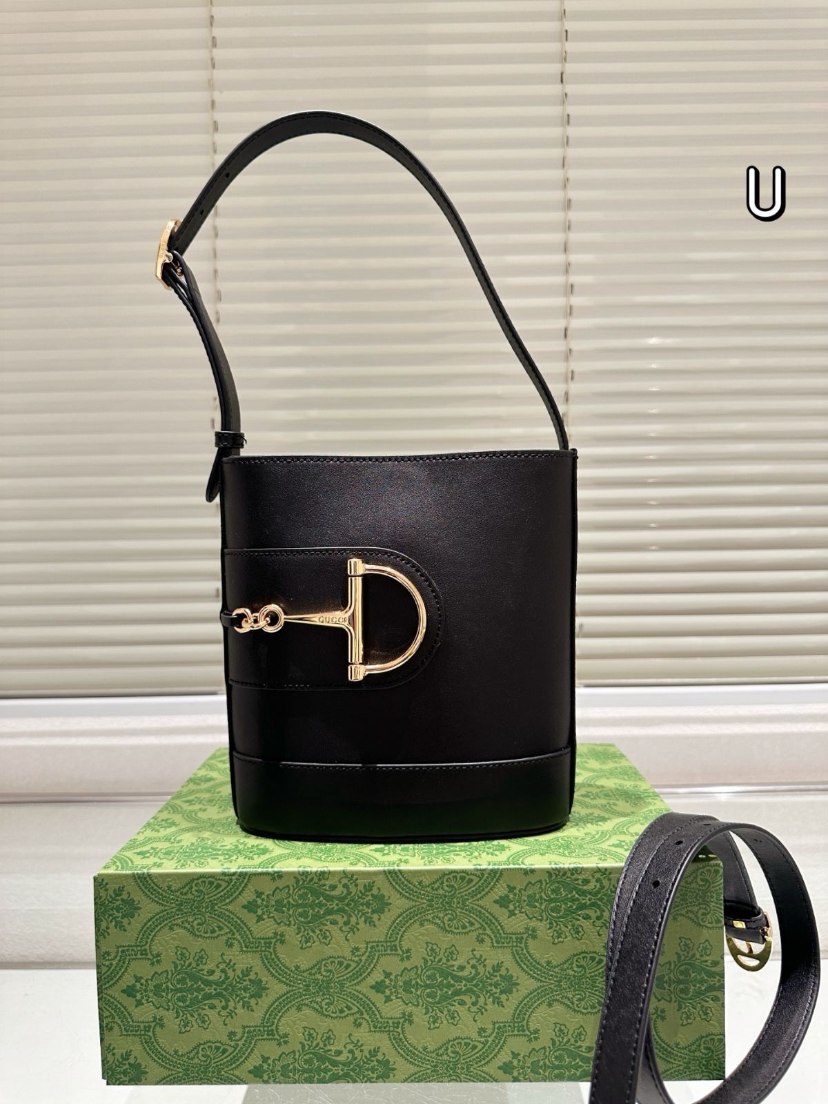 今日 Gucci Monogram Horsebit Bucket Bag グッチ モノグラム ホースビット バケット バッグ